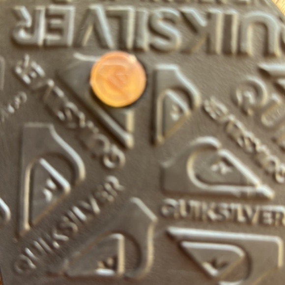 Quicksilver Mens 7 NWT flip flops - Picture 4 of 9